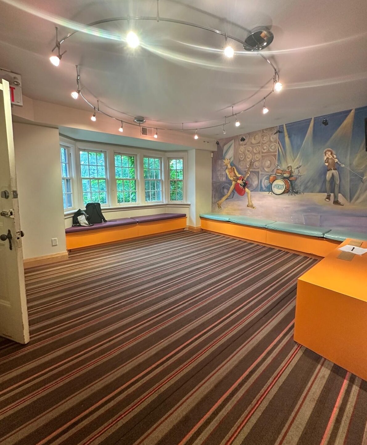 The original waiting area before the upgrade.